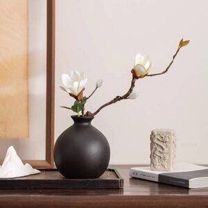 Sleek Black Decorative Vase – Clean & Simple Style